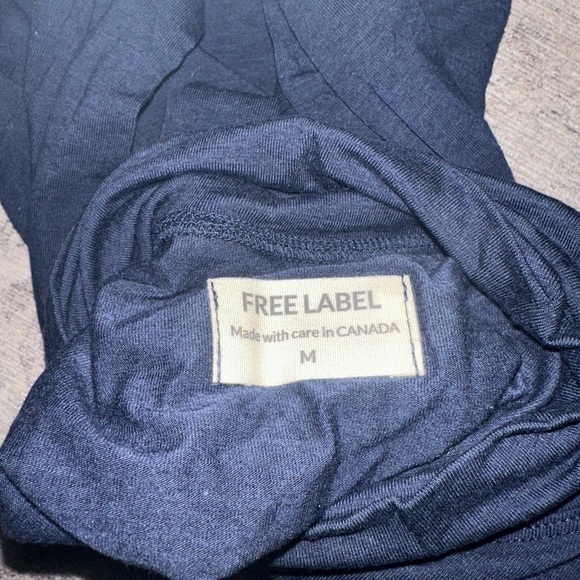 Free Label turtleneck - Picture 3 of 4